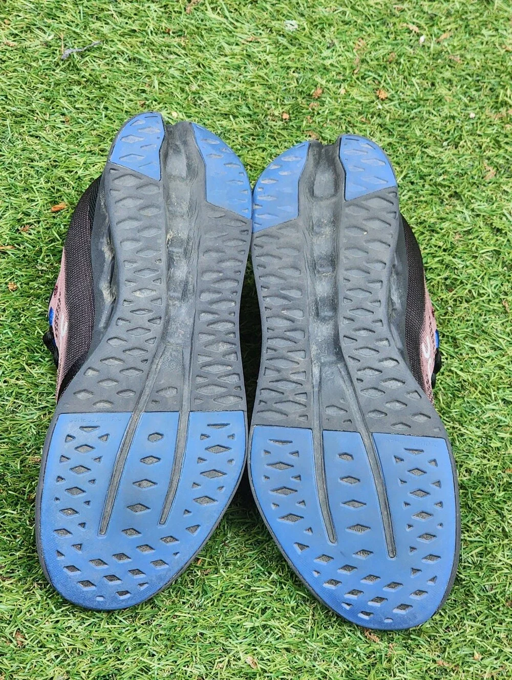 ON CLOUDSURFER - Womens Sneakers - SIZE 10